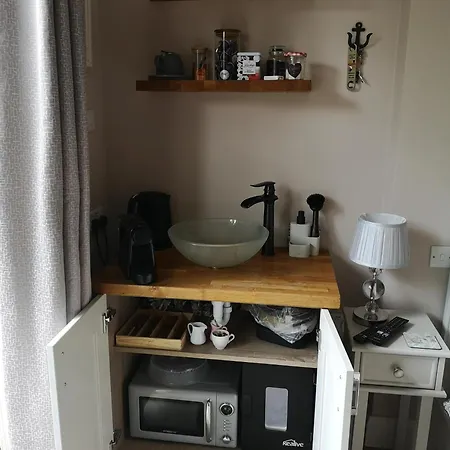 Stylish Own Entrance In Victorian House Apartment *