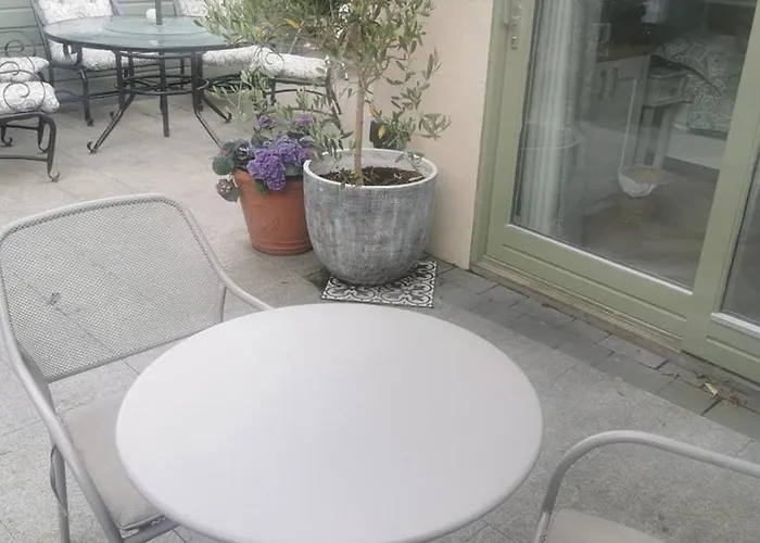 Daire Stylish Own Entrance In Victorian House